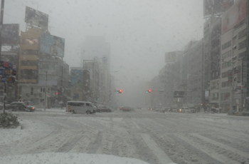 雪で渋滞