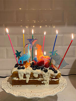 4才の誕生日会恐竜ケーキ