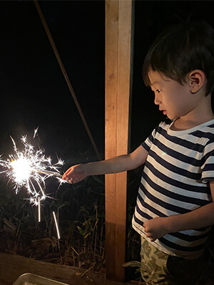 子供の夏休み花火