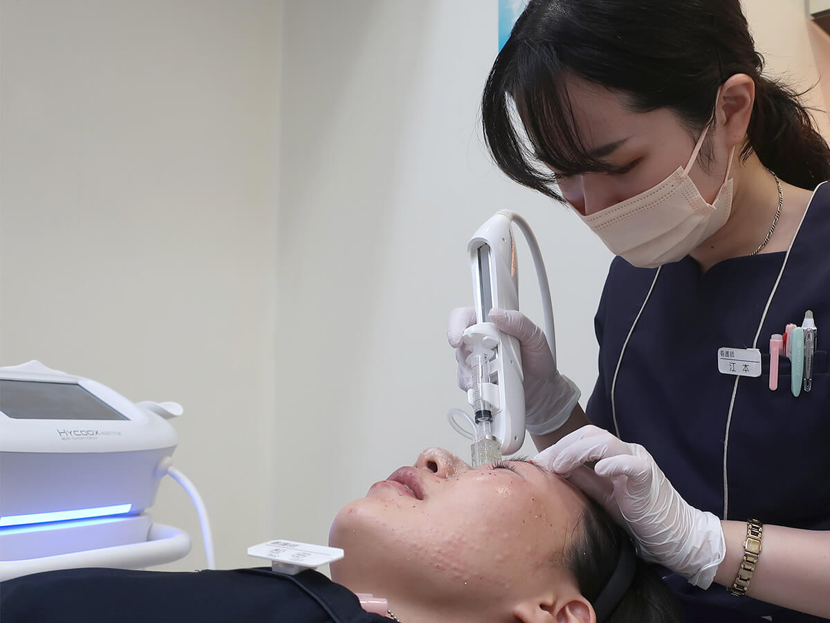 水光注射の施術風景