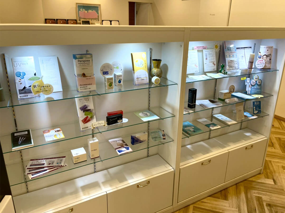 商品棚をリニューアル★マグノリアクリニックのおすすめ商品をご紹介